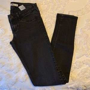 Hollister Mid Rise Skinny Jeans Black